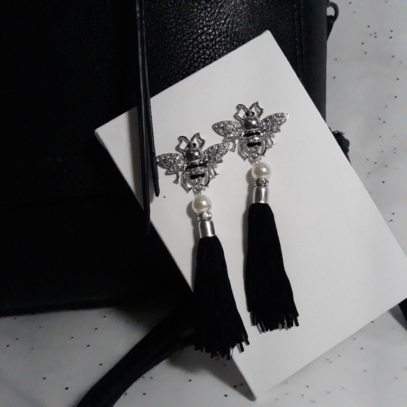 Bee dangling earrings - Picture 2 of 4